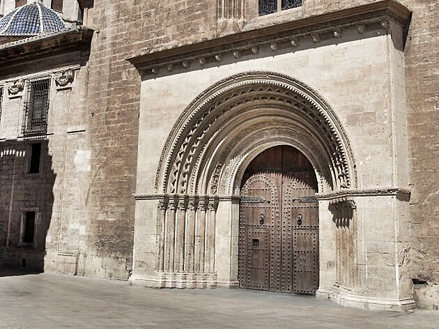 L’antic mainell desaparegut de la porta de l’Almoina de la Catedral de València.