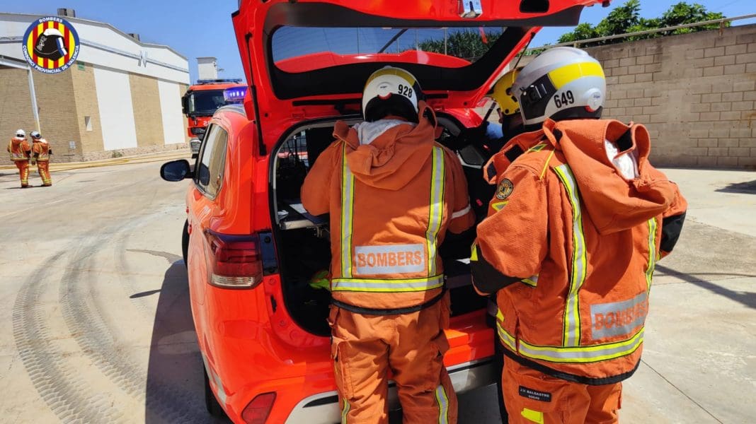 Bomberos interviniendo en el incendio/ CPBV